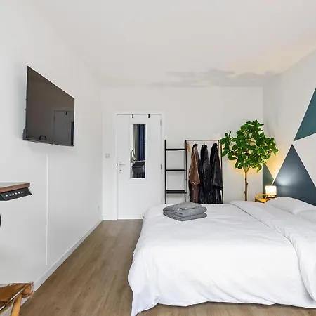 Cozy - Family With Parking Apartment