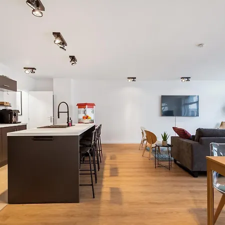 Cozy - Family With Parking Anvers